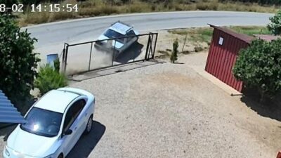 Adana’nın Kozan ilçesinde bir otomobilin kontrolden çıkması sonucu yaşanan kaza,
