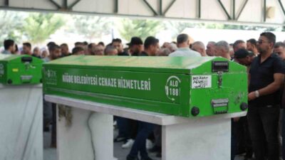 Niğde-Kayseri karayolunda meydana gelen trafik kazasında, bir otomobil kontrolden çıkarak