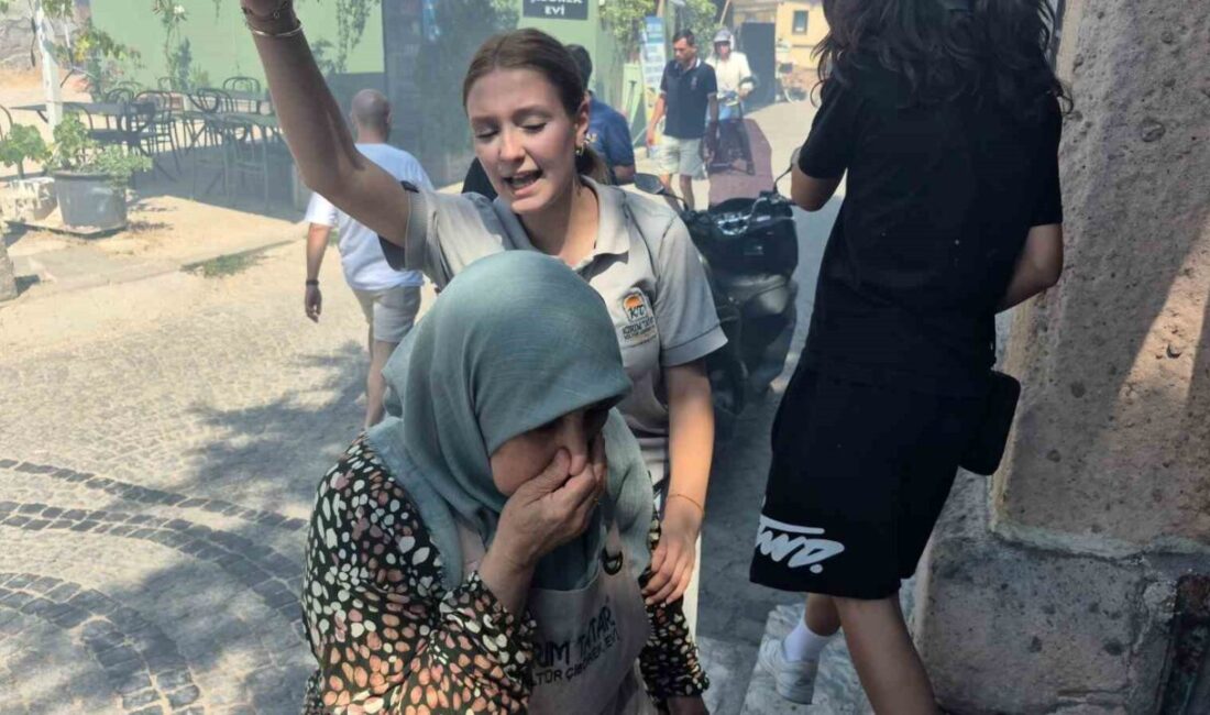 Eskişehir’in Odunpazarı Evleri Bölgesi’nde meydana gelen yangın sırasında, çevreye yayılan