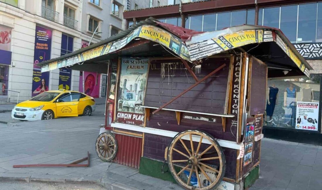 Erzurum’un Cumhuriyet Caddesi üzerinde yıllardır faaliyet gösteren tarihi büfe, gece