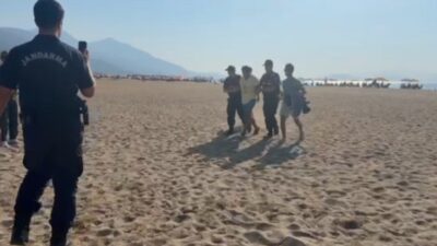 Kuşadası ilçesinde son bir haftada turistlerin çantalarını çalarak büyük bir