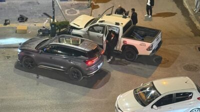 Bitlis’in Tatvan ilçesinde meydana gelen trafik kazasında 2 araç çarpıştı
