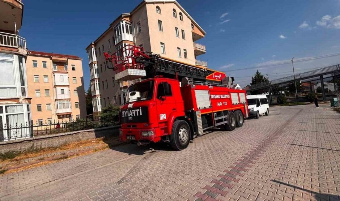 Tavşanlı ilçesinde bir evin mutfağında çıkan yangın, hızlı bir şekilde