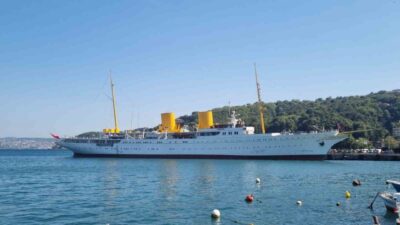 Atatürk’ün mirası olan TCG Savarona gemisi, bugün İstanbul Boğazı’nı aşarak