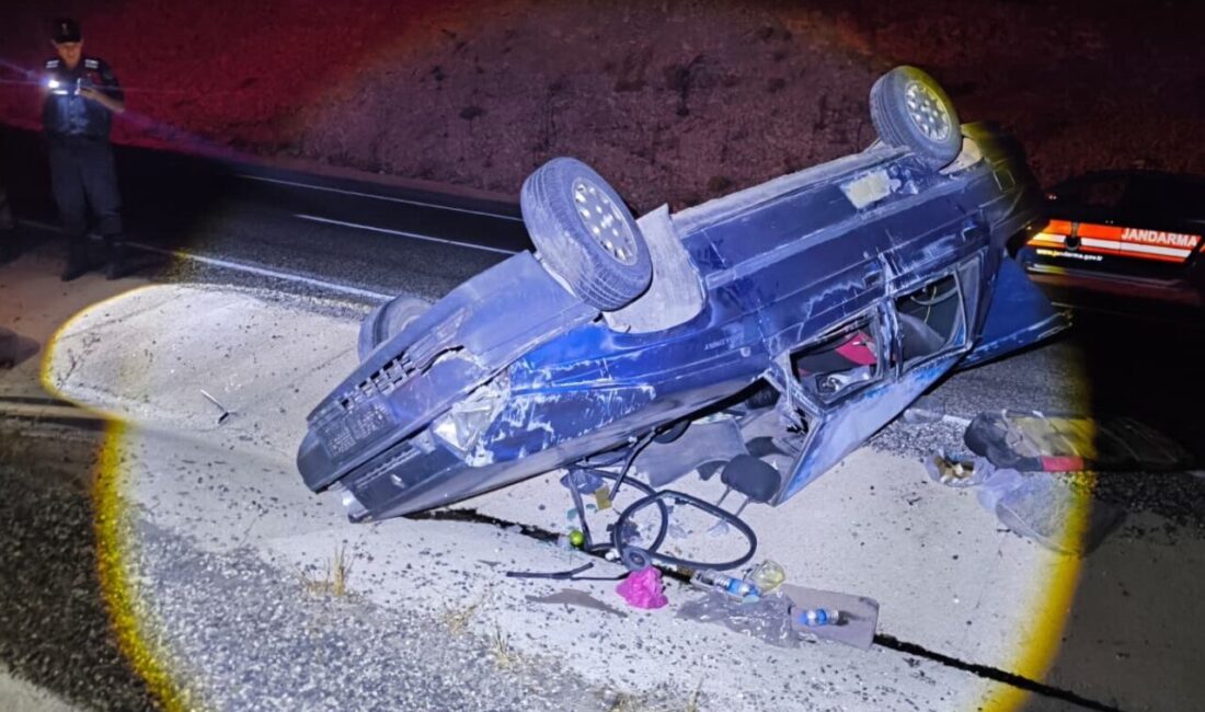 Besni ilçesinde meydana gelen bir trafik kazasında otomobilin tekeri çıkarak