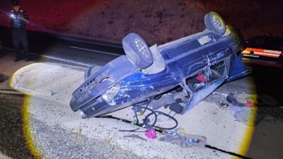 Besni ilçesinde meydana gelen bir trafik kazasında otomobilin tekeri çıkarak