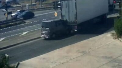 Ergene ilçesinde yaşanan trafik kazası, kırmızı ışıkta bekleyen bir tıra