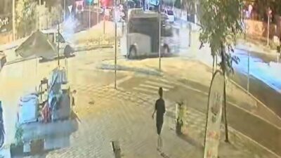 Çorlu ilçesinde meydana gelen bir trafik kazasında, motosiklet sürücüsünün minibüsle