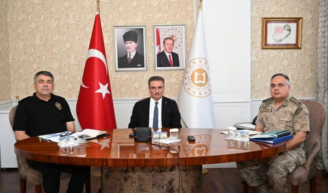 Erzurum Valisi Aydın Baruş, TBMM Başkanı Numan Kurtulmuş ve İçişleri