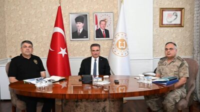 Erzurum Valisi Aydın Baruş, TBMM Başkanı Numan Kurtulmuş ve İçişleri