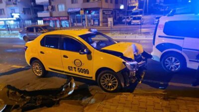 Ereğli ilçesinde meydana gelen trafik kazasında, ticari taksi aynı yönde