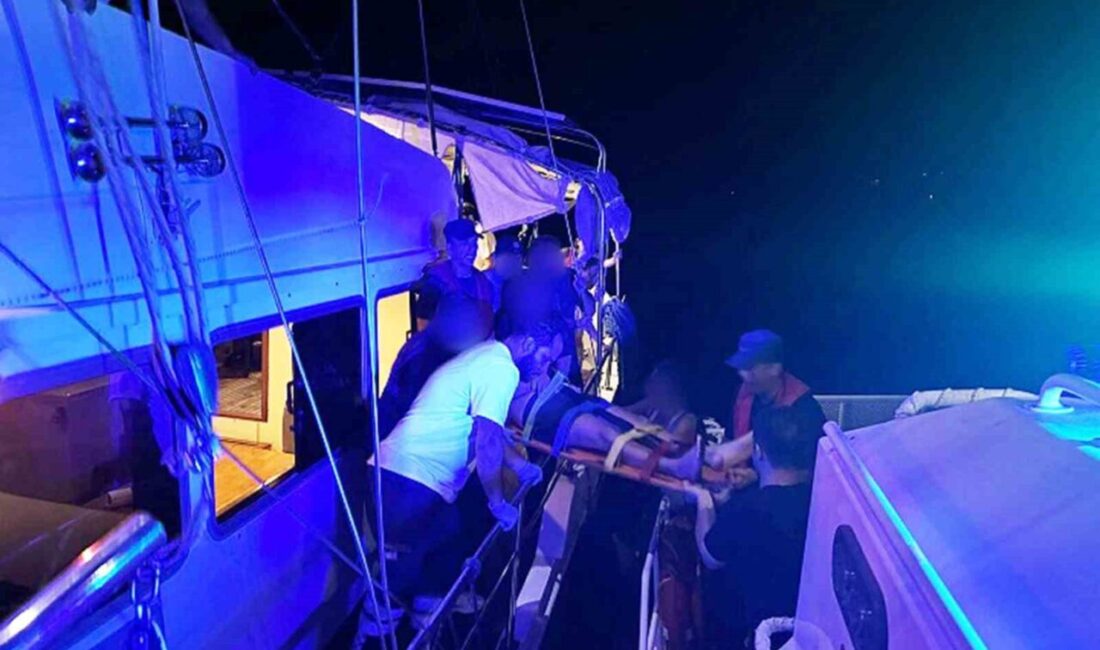 Muğla’nın Marmaris ilçesi açıklarında seyir halinde olan bir ticari yatta