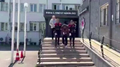 Bursa’da, sosyal medyada canlı yayın yapan bir kadının vücuduna bıçakla