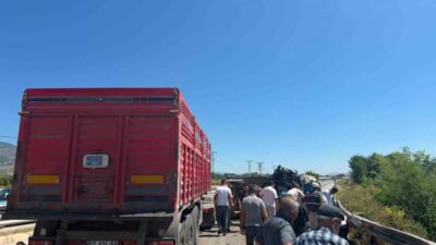 Tokat-Turhal karayolunda bir çekici ile traktörün çarpışması sonucunda meydana gelen