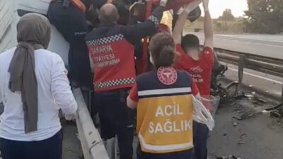 Sakarya’nın Pamukova ilçesinde akaryakıt istasyonunun duvarına çarpan ve ardından orta