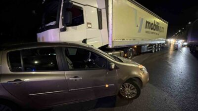 Eskişehir-Bursa kara yolunda tır ile otomobilin çarpışması sonucu meydana gelen