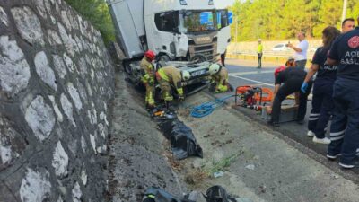 Düzce’de tır ile otomobil arasında meydana gelen trafik kazasında aracın