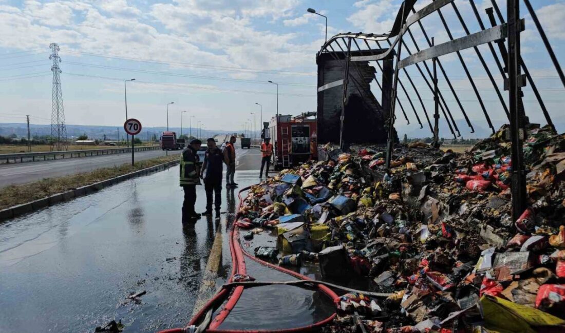 Kayseri’nin Kocasinan ilçesinde bir tırın dorsesi, henüz belirlenemeyen bir nedenden