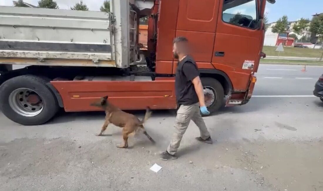 Samsun’da, Narkotik Suçlarla Mücadele Şube Müdürlüğü ekipleri tarafından durdurulan bir