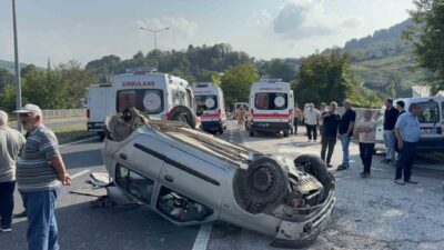 Düzce-Zonguldak karayolunda bir tırın bir otomobile çarpması sonucu meydana gelen