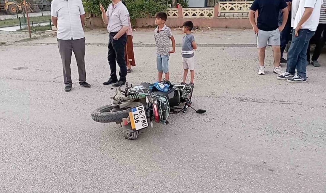 Tokat’ın Sulusaray ilçesinde, bir motosiklet tırı sollamaya çalışırken karşı yönden
