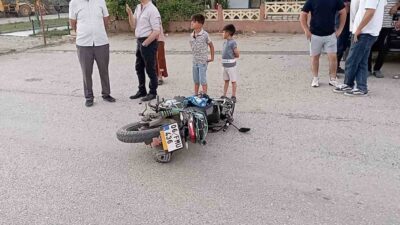 Tokat’ın Sulusaray ilçesinde, bir motosiklet tırı sollamaya çalışırken karşı yönden