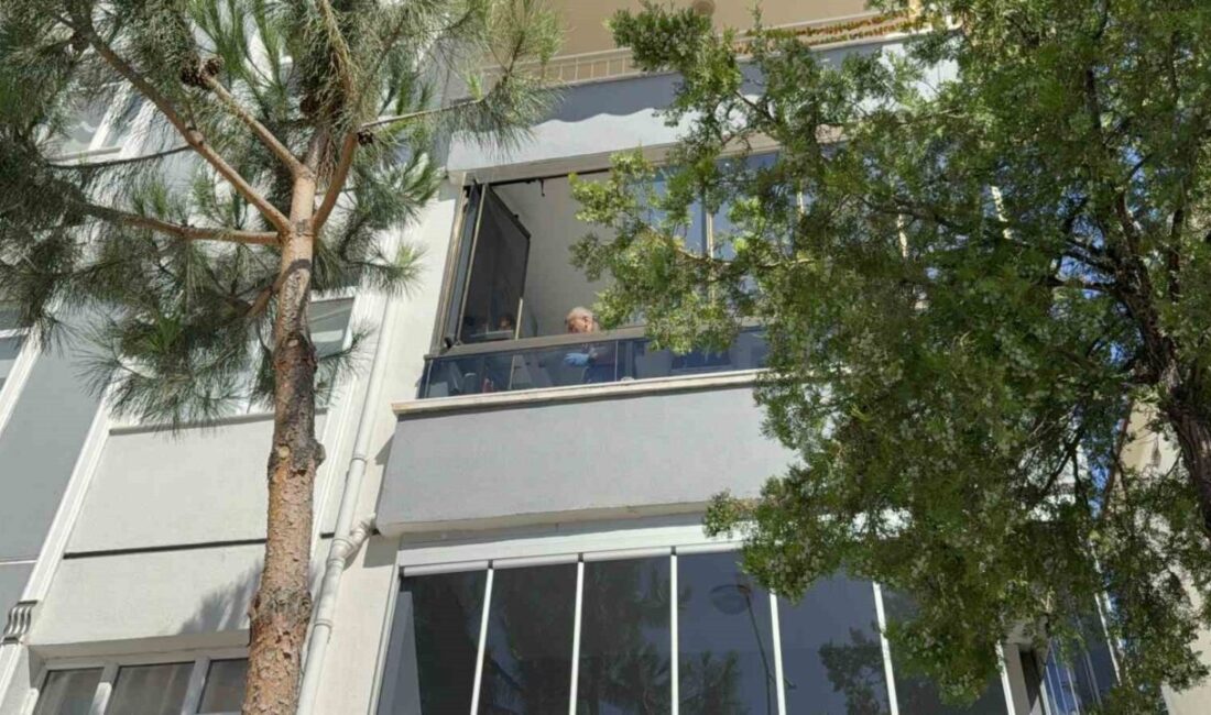 Tokat’ta, 70 yaşındaki bir adam, Vali Ayhan Çevik Caddesi’nde bulunan