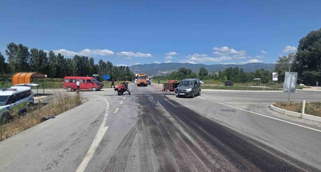 Niksar ilçesinde meydana gelen trafik kazasında 1’i ağır olmak üzere