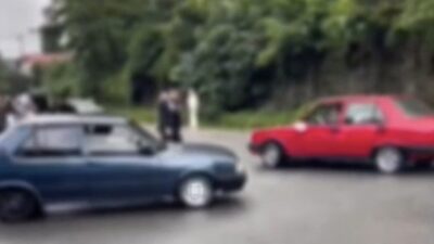 Trabzon’un Sürmene ilçesinde bir kavşakta drift yaparak trafik güvenliğini tehlikeye