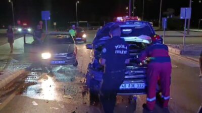 Muğla’nın Menteşe ilçesinde iki otomobilin çarpışması sonucu meydana gelen trafik
