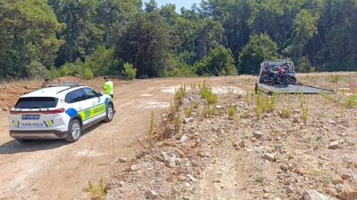 Manavgat ilçesinde meydana gelen olayda, trafik uygulaması sırasında kasksız ve