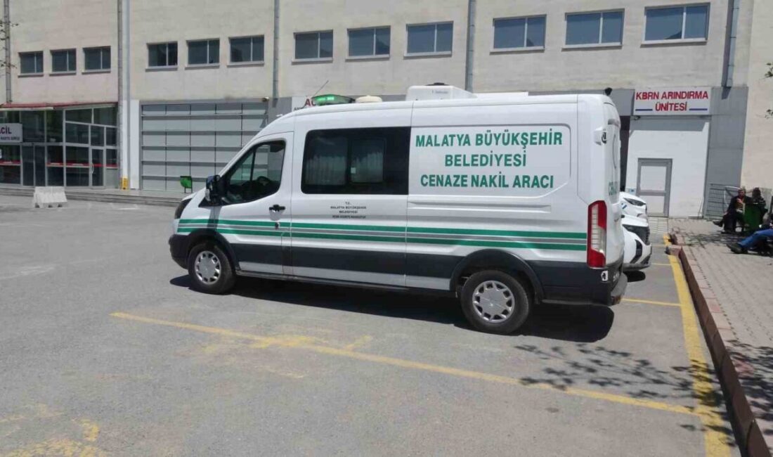 Malatya’nın Akçadağ ilçesinde bir traktörün kontrolden çıkarak şarampole devrilmesi sonucunda