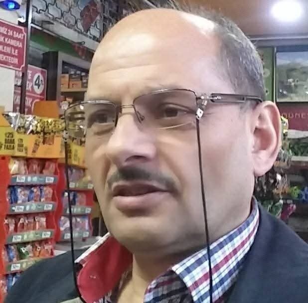 Bartın ilinde emekli bir lise müdürü, tarladan evine dönerken traktörün