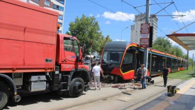 Kayseri’nin Melikgazi ilçesinde tramvayın çarptığı genç kadın, hastaneye kaldırıldıktan sonra