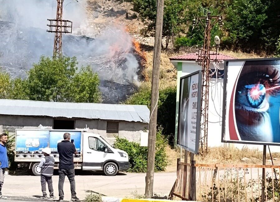 Tunceli’de Moğultay Mahallesi’nde çıkan yangın, otluk bir alanda başladı ve