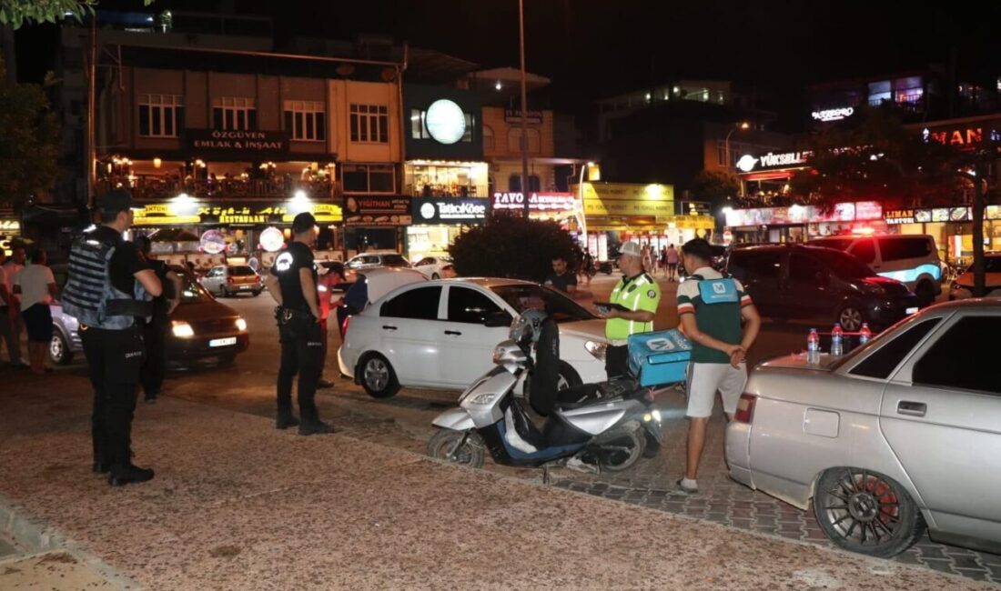 Mersin’in önemli turistik noktalarından Taşucu’da, hem denizden hem de karadan