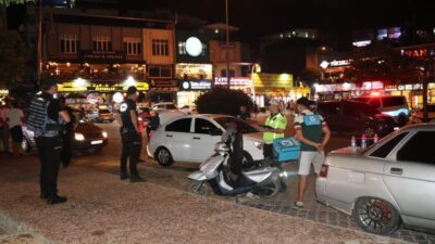 Mersin’in önemli turistik noktalarından Taşucu’da, hem denizden hem de karadan