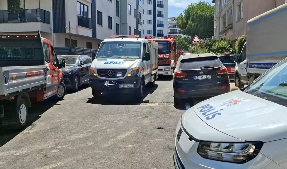 Tuzla ilçesinde bir sitenin bahçesinde foseptik çukurunda temizlik yapmak için