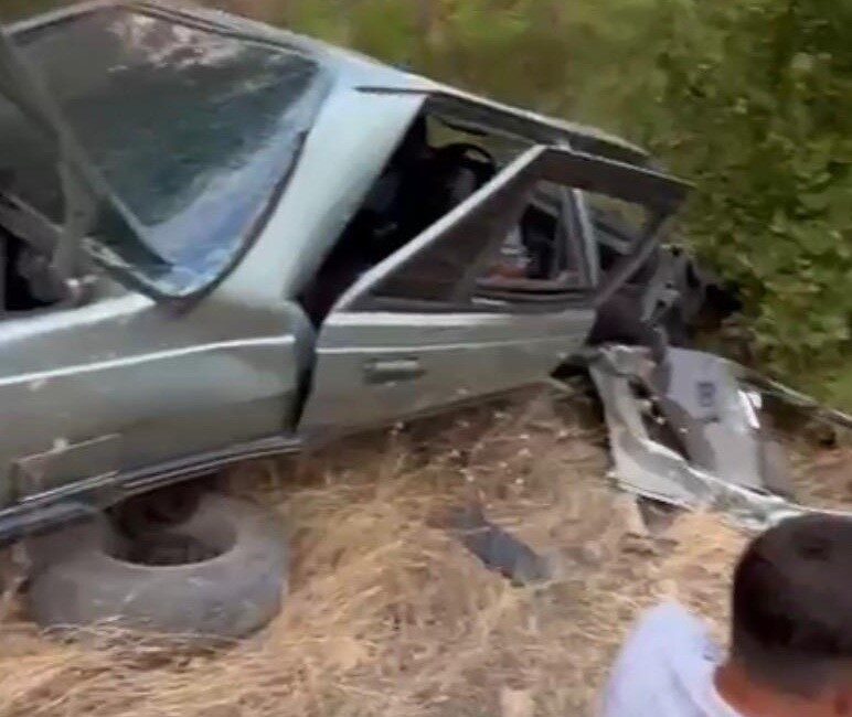 Mersin’in Erdemli ilçesinde bir otomobil, İlemin Mahallesi Kuzin mevkiinde yaklaşık
