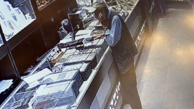 Yaşlı bir vatandaş, Eskişehir’de kendilerini polis olarak tanıtan telefon dolandırıcıların