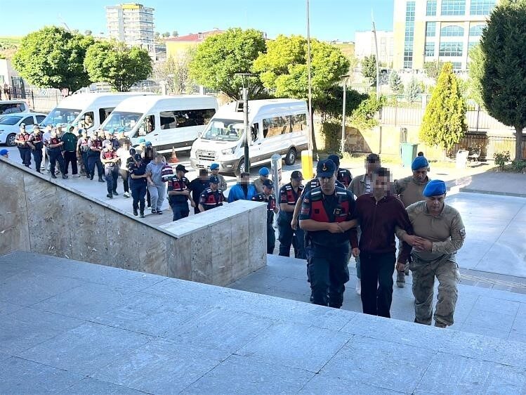 Uşak’ta eski Belediye Başkanı Özkan Yalım’a ait işletmelerle ilgili yürütülen