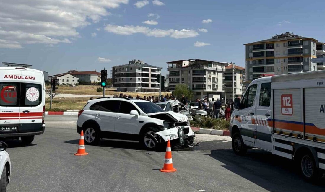 Uşak ilinde bir otomobil ile bir cipin çarpışması sonucu 3