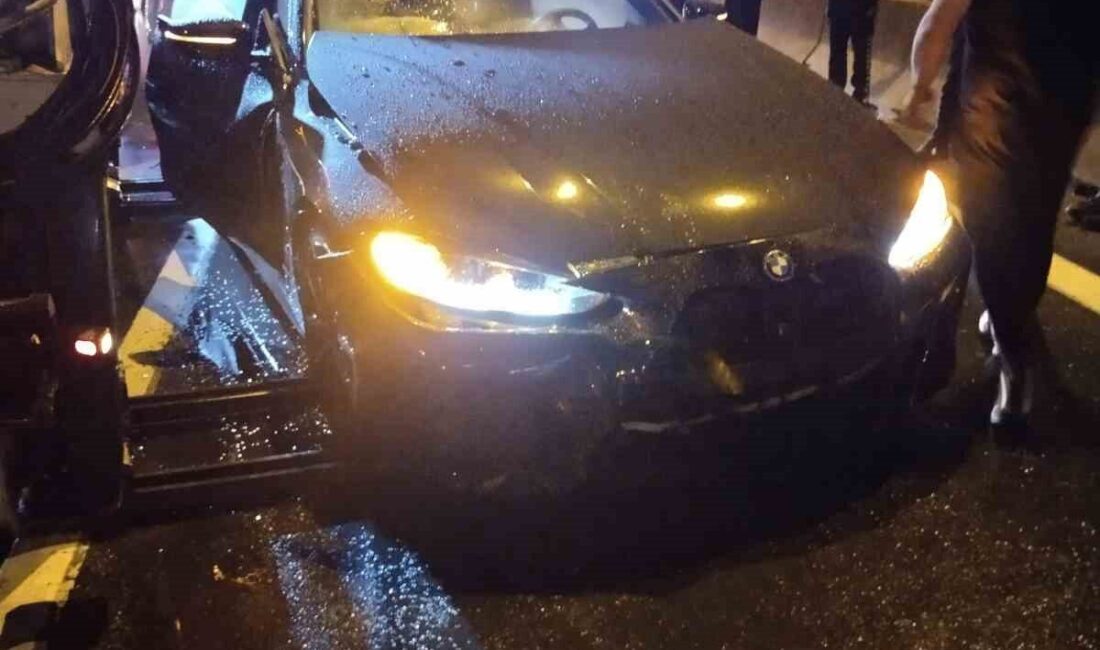 Üsküdar’da Ünalan mevkiinde sabah saatlerinde meydana gelen trafik kazasında, seyir