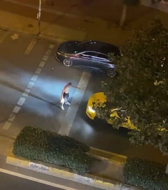 Esenyurt’ta, iddiaya göre uyuşturucu etkisi altında olan yabancı bir vatandaşın,
