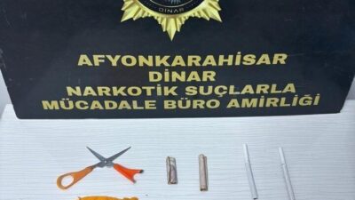 Afyonkarahisar’ın Dinar ilçesinde gerçekleştirilen operasyonda, peçetelere gizlenmiş halde bulunan 9