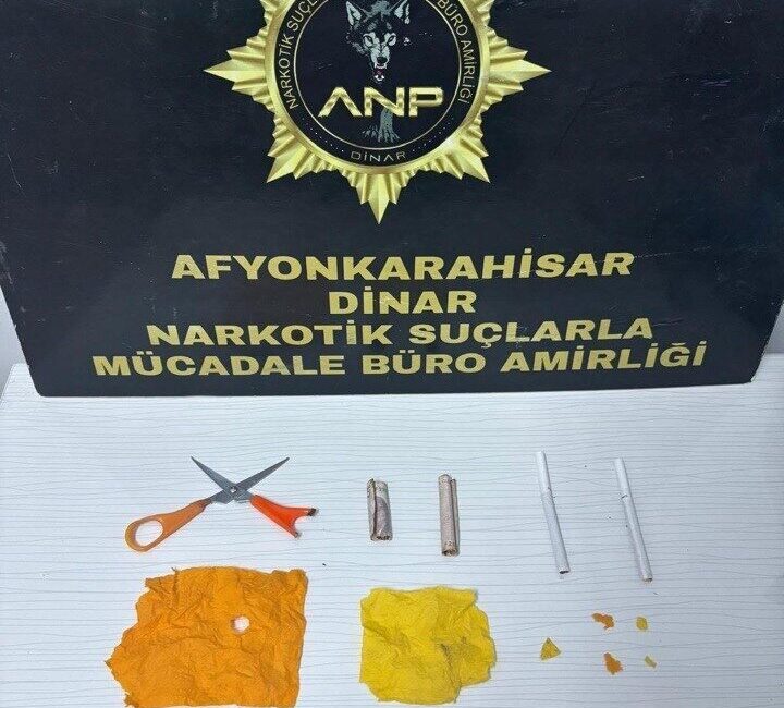 Afyonkarahisar’ın Dinar ilçesinde gerçekleştirilen operasyonda, peçetelere gizlenmiş halde bulunan 9