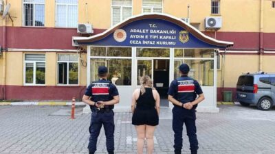 Kuşadası ilçesinde 30 yaşındaki bir kadın, uyuşturucu suçundan aranıyordu ve
