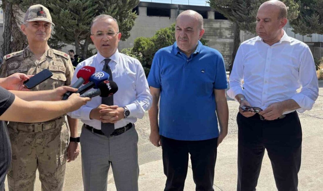 Gaziantep Valisi Kemal Çeber, kentteki bir tekstil fabrikasında meydana gelen