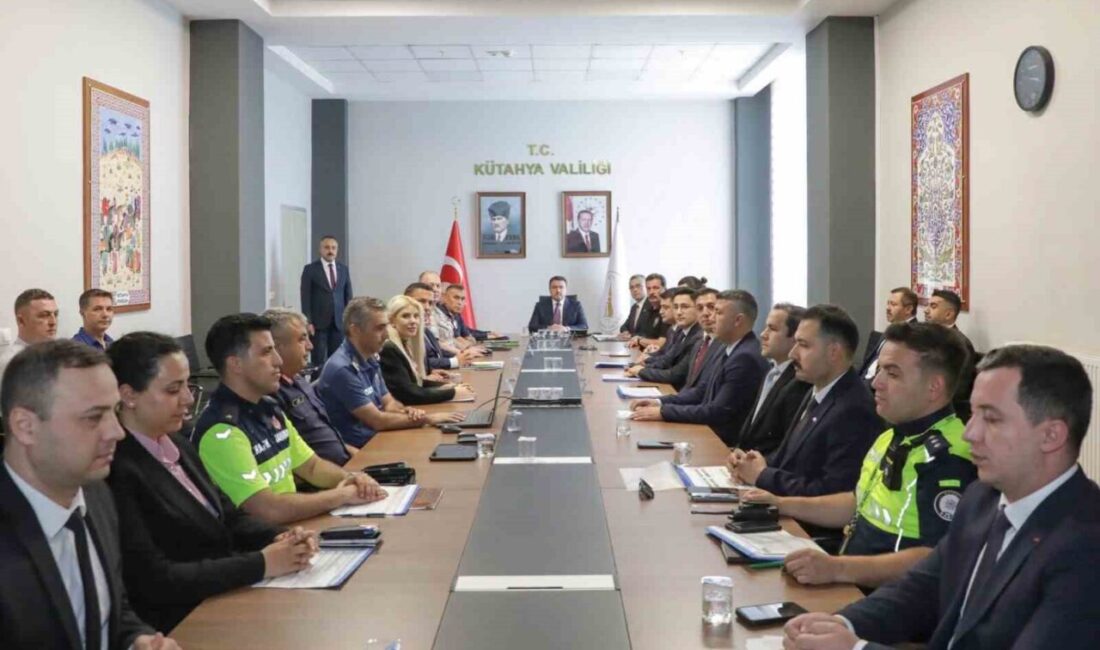 Kütahya Valiliği’nde gerçekleştirilen İl Güvenlik ve Asayiş Toplantısı’nda, vatandaşların huzur