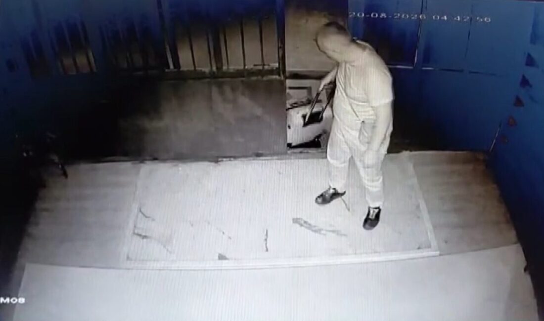 Manisa’nın Şehzadeler ilçesinde yaşanan olayda sabah namazı sırasında camide imamın